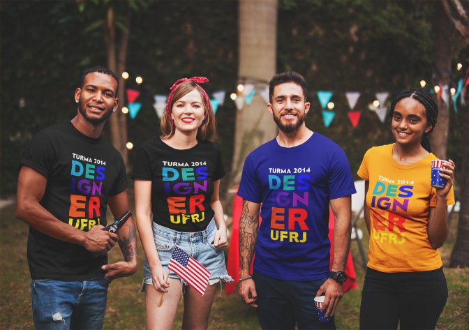 Grupo de amigos com camisetas personalizadas