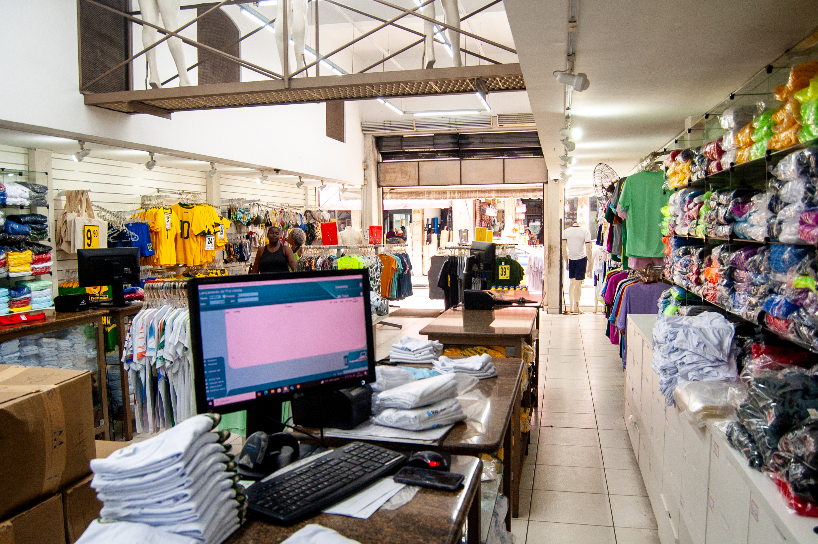 Interior da loja Sol do Saara