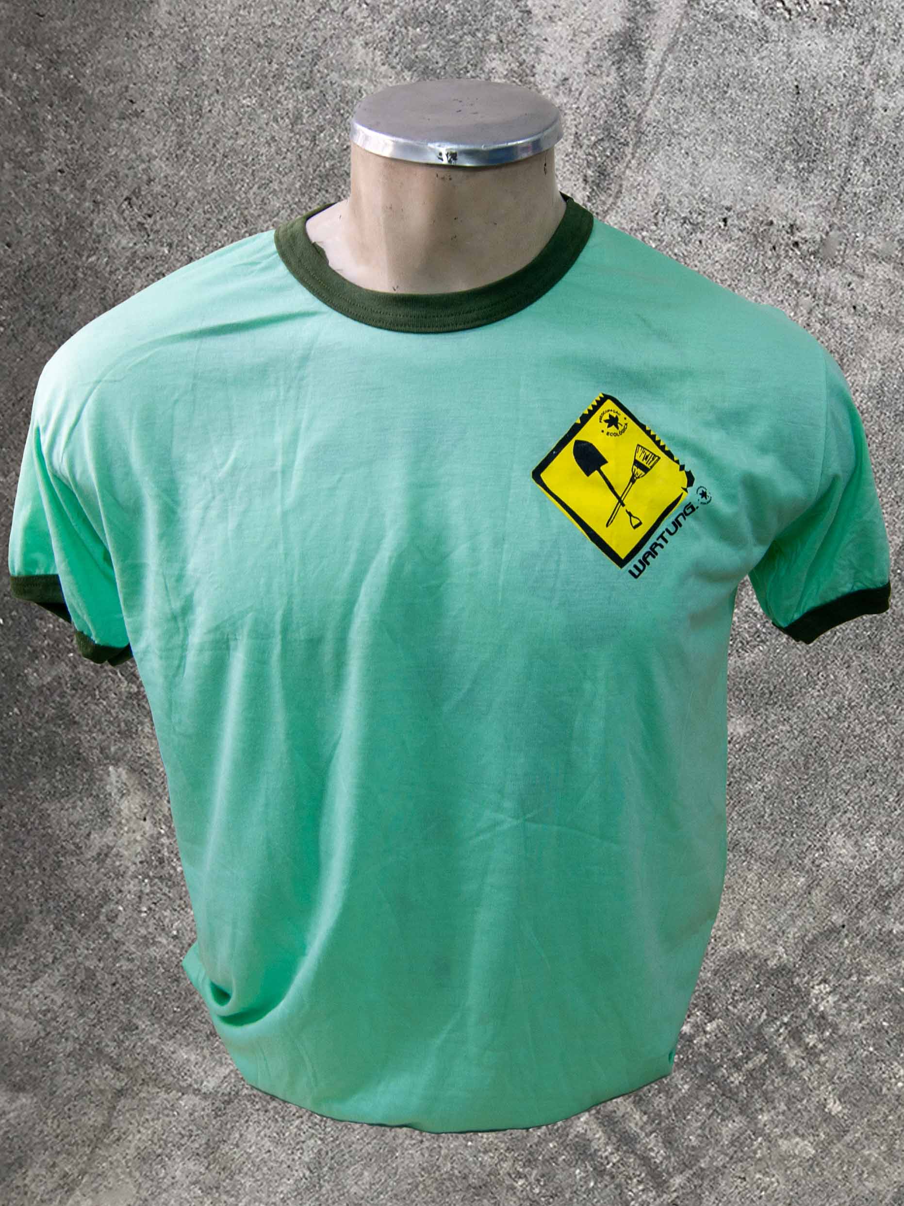 Camiseta verde com logo Wartung