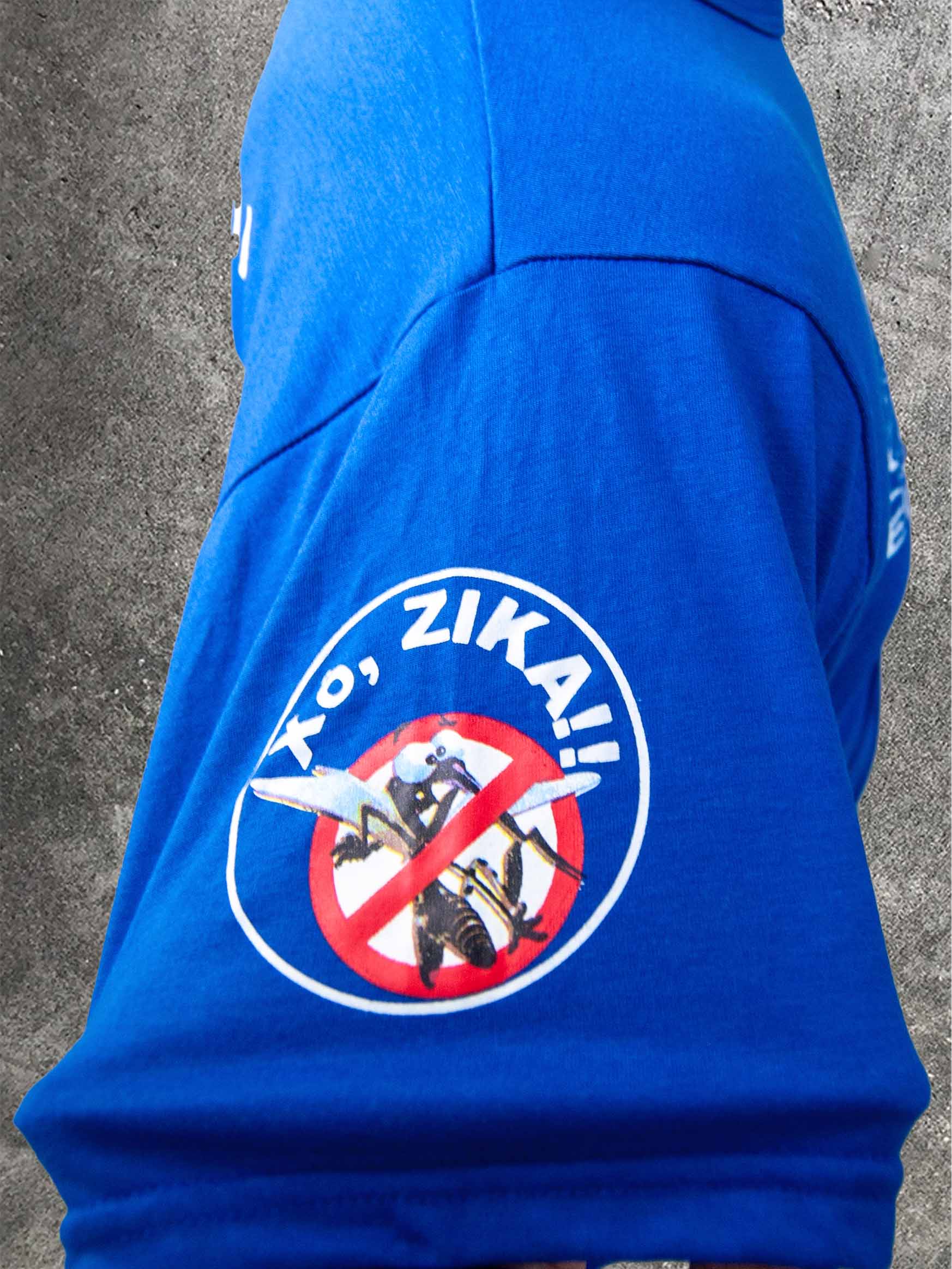 Detalhe da manga de camiseta Xô Zika