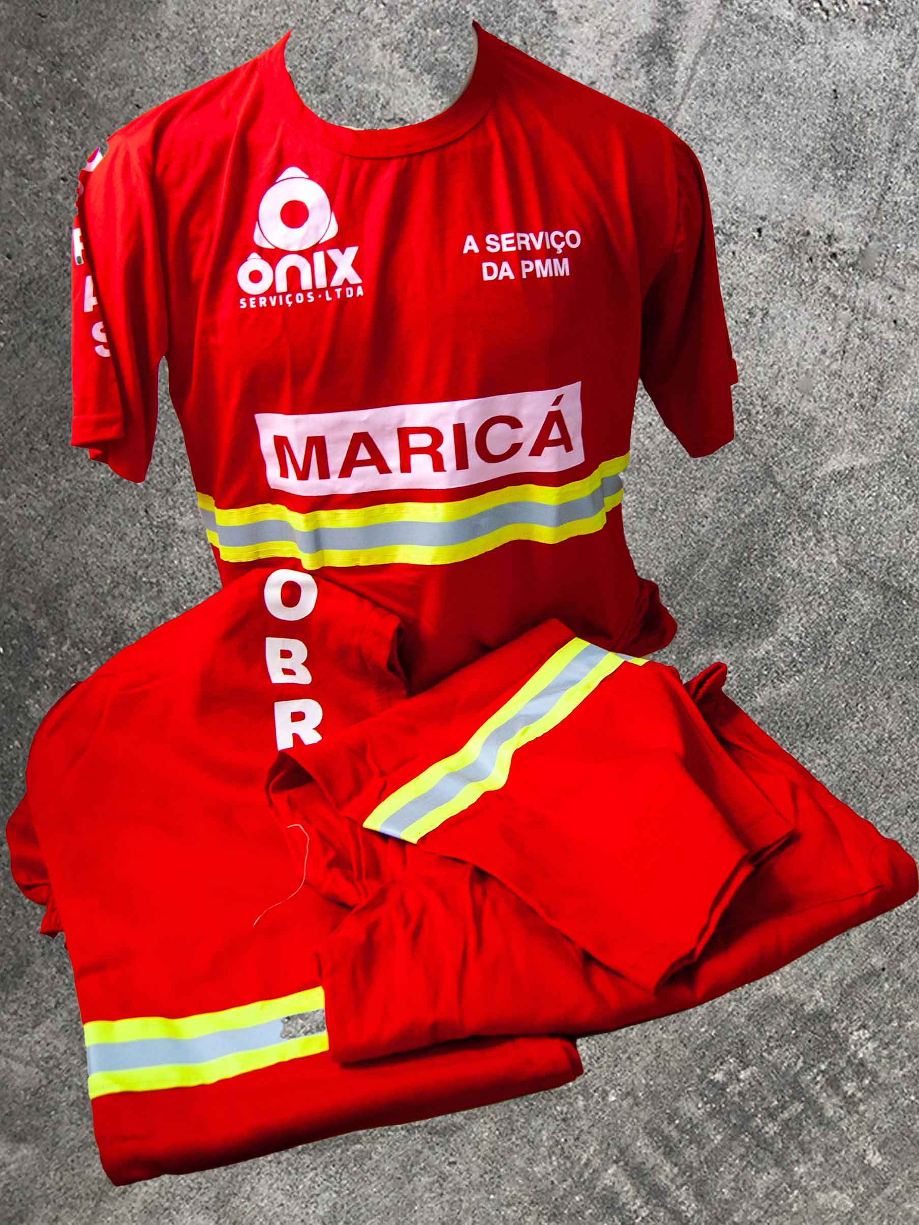 Uniformes vermelhos personalizados